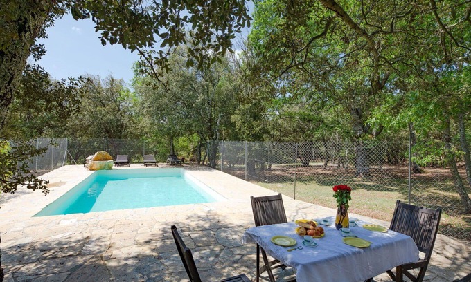 Regusse House | Beautiful private villa for 6 people with private pool, TV, patio and pets allowed