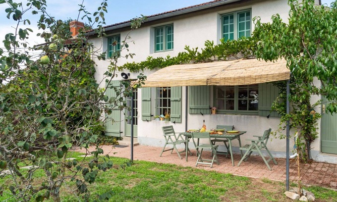 Chiddes House | Beautiful private villa for 4 guests with WIFI, TV, terrace and pets allowed