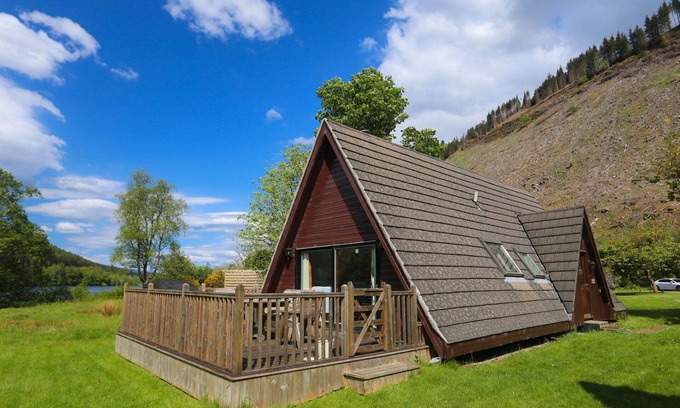 South Laggan House | Beautiful private villa for 6 guests with WIFI, TV, terrace, pets allowed and panoramic view