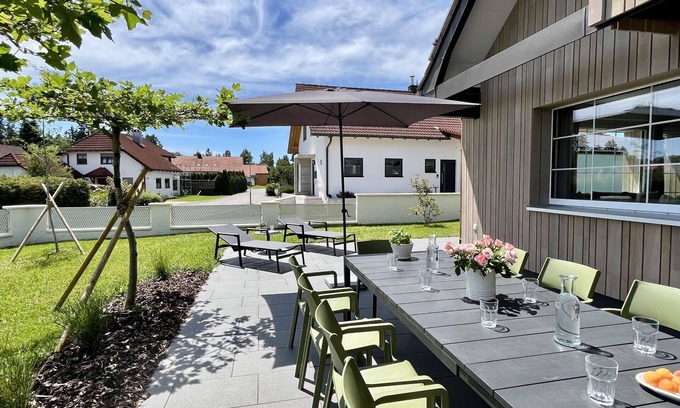 Loffingen House | Beautiful private villa for 8 people with WIFI, TV, patio and pets allowed