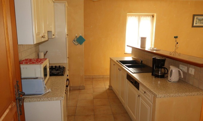 Grillon House | Beautiful private villa for 4 guests with TV, patio and pets allowed