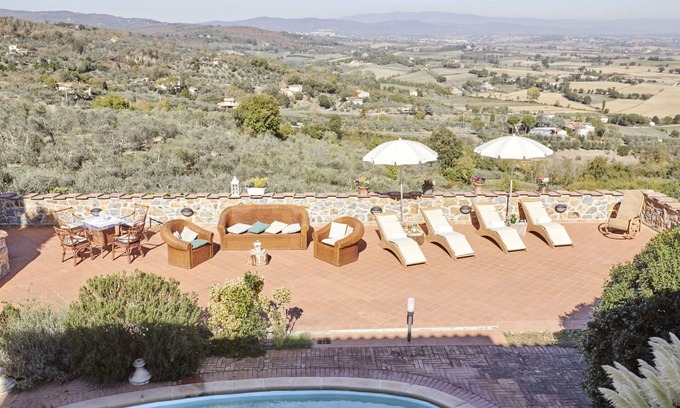 Lucignano House | Beautiful private villa for 26 guests with A/C, private pool, WIFI, hot tub, TV and terrace