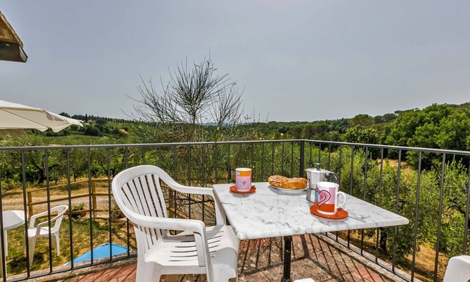 Scandicci Villa | Beautiful private villa for 4 guests with WIFI, TV, patio, pets allowed and panoramic view