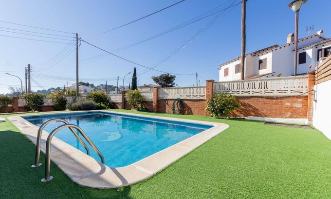 Creixell House | Beautiful private villa for 12 guests with WIFI, A/C, private pool, TV, patio and pets allowed