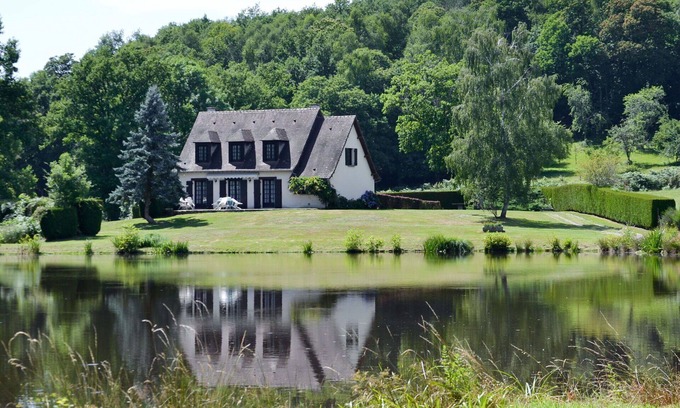 Pionnat House | Beautiful private villa for 8 people with WIFI, A/C, TV, terrace and pets allowed