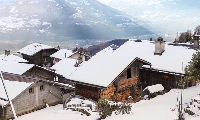 Les Posses-sur-Bex House | Beautiful private villa for 11 guests with WIFI, terrace and pets allowed