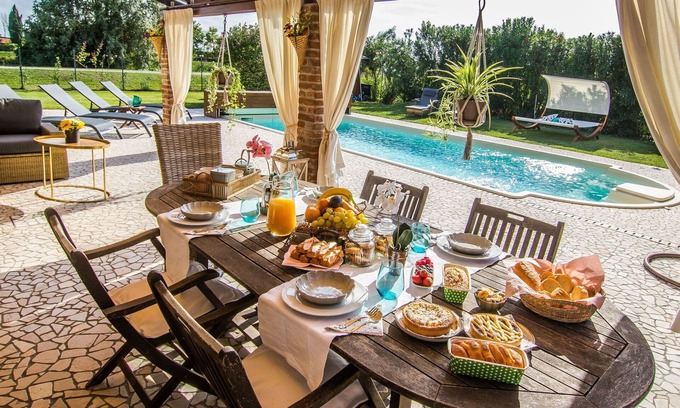 Ca' Pirami Villa | Beautiful private villa with hot tub, private pool, WIFI, A/C, TV, pets allowed and panoramic view