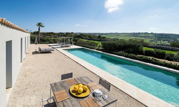 Ragusa Villa | Beautiful private villa for 6 guests with WIFI, A/C, private pool, TV, patio and panoramic view
