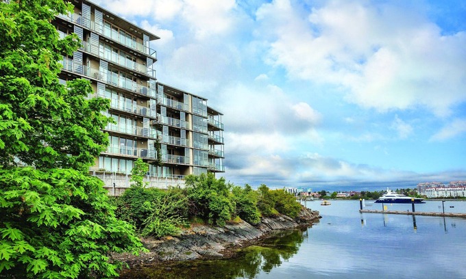 Inner Harbour Resort | Beautiful resort in the heart of it all!