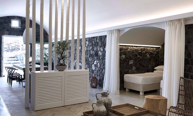 Exo Gialos Villa | Beautiful Santorini Villa | 2 Bedrooms | Greta Villa | Private Pool & Close