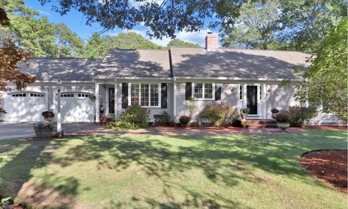 Cotuit House | Beautiful spacious Cape Cod house with a large and private yard near beaches