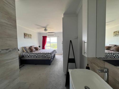 Port Elizabeth House | Beautiful suite Game Park view