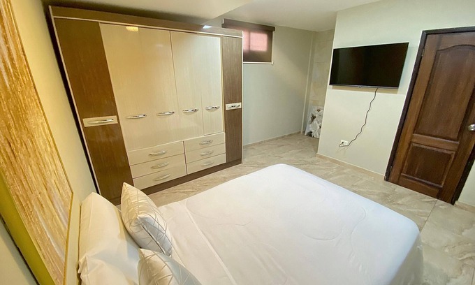 Kennedy Apartment | Beautiful Suite in Ciudadela Las Garzas, safe and centrally located, Guayaquil