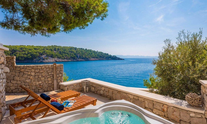 Cove Osibova (Milna) Villa | Beautiful Villa Al mare