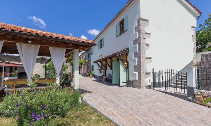 Grabri House | Beautiful villa for 6 people with WIFI, A/C, private pool, TV and terrace