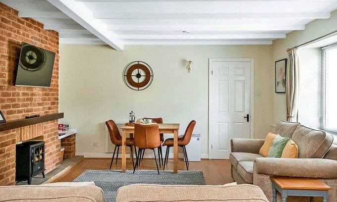 Thirsk House | Beautiful villa for 4 people with hot tub, pool, WIFI, terrace and pets allowed