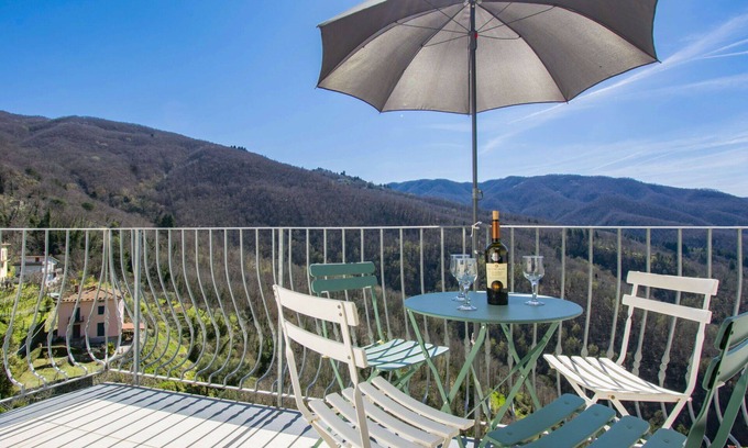 Casoli House | Beautiful villa for 6 guests with WIFI, private pool, TV, terrace and pets allowed