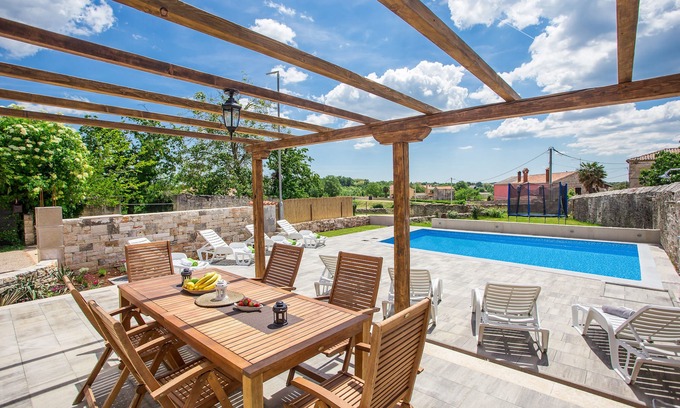 Tinjan House | Beautiful villa with swimming pool, grill, WIfi, free WiFi