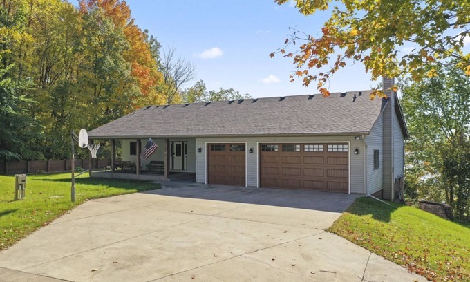 Faribault House | Beautiful walk out rambler on Fox Lake, great for year round use