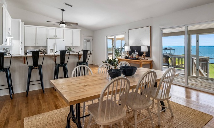 Lillian House | Beautiful Waterfront Home- The Bay Camp