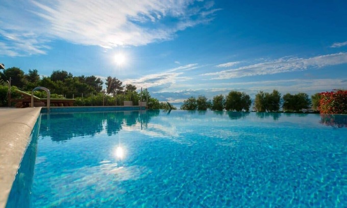 Mirce Villa | Beautifully Decorated Villa Near Green Village