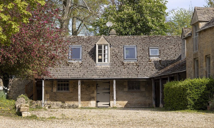 Broadwell Apartment | Beautifully presented dog friendly - The Old Stables at Broadwell Manor