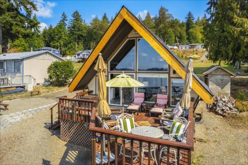 Agate Ski Chalet | Beautifully Remodeled Beach Front A-Frame