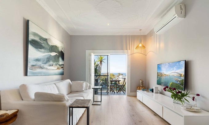 Tamarama Apartment | Beautifully renovated beach apartment
