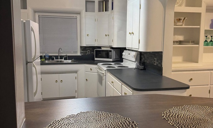 Dickinson House | Beautifully restored, fully furnished 3 bedroom home one block from downtown