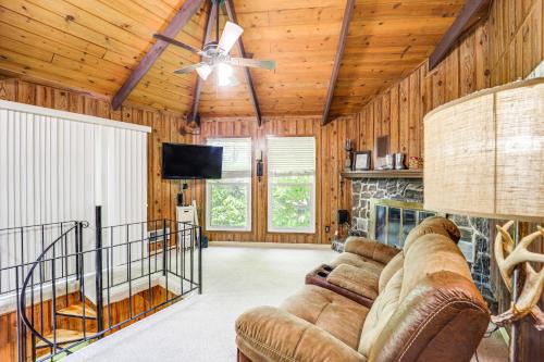 Beech Mountain House | Beech Mountain Cabin with Deck, Grill Ski and Hike!