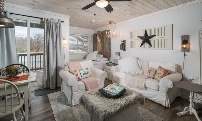 Banner Elk Apartment | Beech Mountain Studio, Autumn Hiking, Wineries & Views