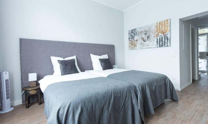 Siegburg Apartment | BEJING · CHILLINGHOUSE # 2, 3 Min. vom ICE, NETFLIX; Balkon