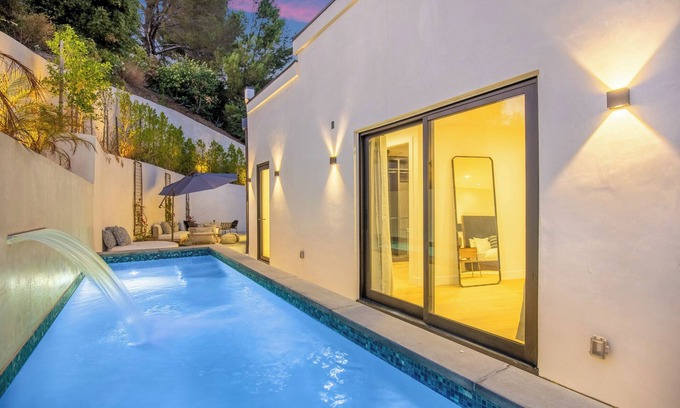 Hollywoodland Villa | Belden Modern Villa - Iconic Hollywood Hills Retreat