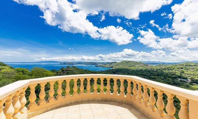 Playa Hermosa Condo | Bella Vista – Casa Q 2 BR Penthouse Retreat Rooftop Terrace & Ocean Views 5 Guests