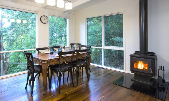 Sassafras Cottage | Belle Cottage, Sassafras - Stylishly furnished 2 bedroom cottage with wood burner in Sassafras
