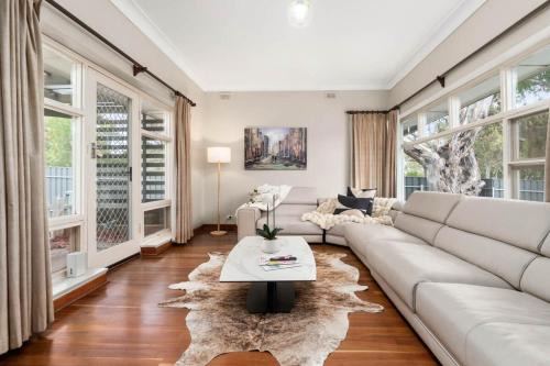 Bellevue Heights House | Bellevue Heights HolidayHome - Flinders Uni & Med