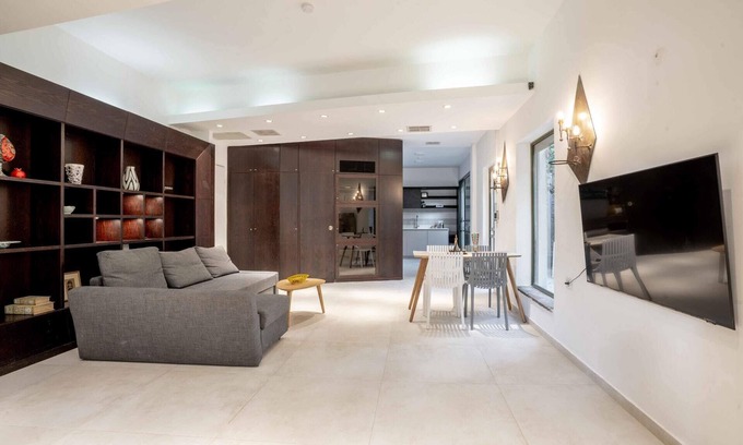 Tel Aviv Apartment | Ben Yehouda Jonquille