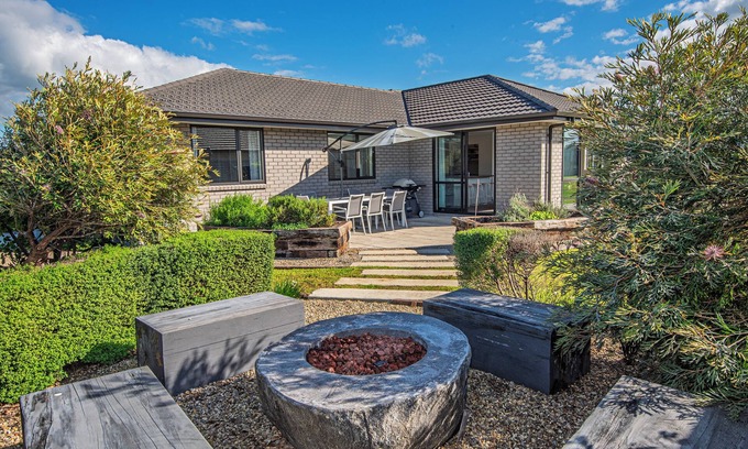 Waipu House | Bennett's Bach - Waipu Holiday Home