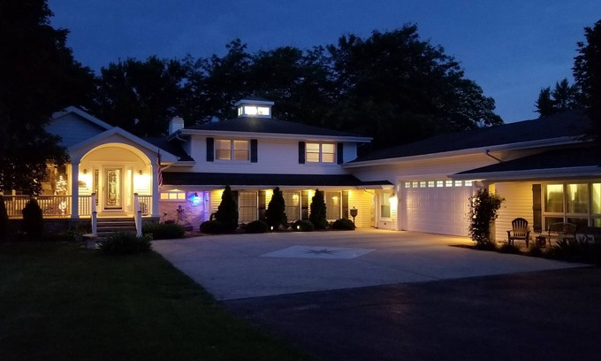 Green Bay House | Best Stay on the Bay