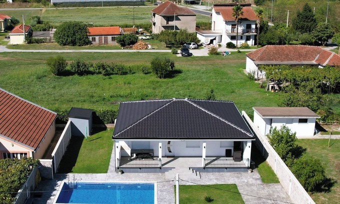 Golubovci Villa | Between sea and mountain, in the countryside
