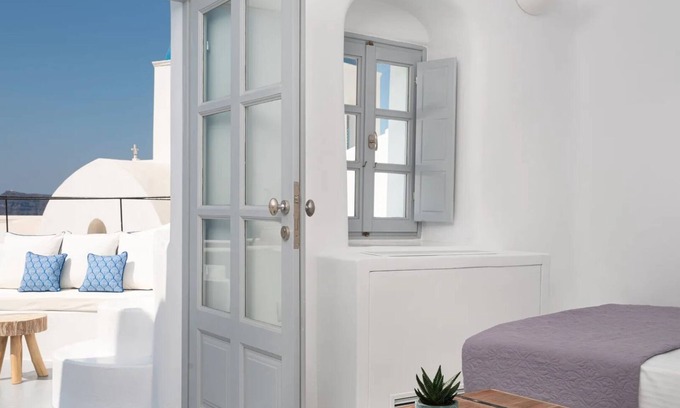 Oia Apartment | BH614 - C - Suite Santorini