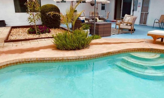 Rustic Lane House | Big furnished house, huge pool, 4 beds ALL NEW FURNITuRE!