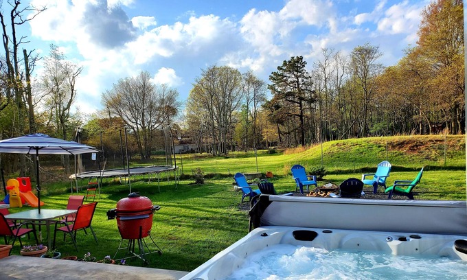 Albrightsville House | Big house, hot tub, sauna, fireplace trampoline, fire pit.