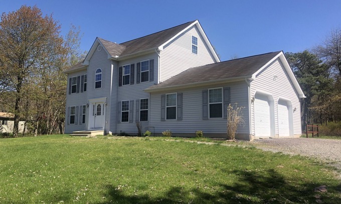 Tunkhannock Township House | BIG HOUSE IN THE HEART OF POCONO MOUNTAINS