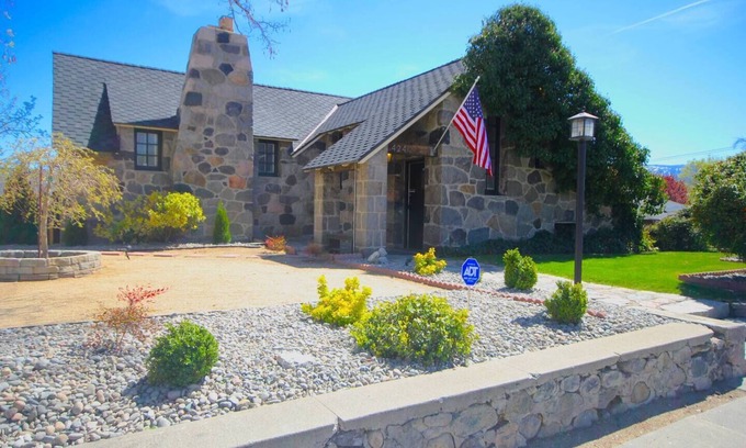 West University House | *Big Savings~Historic Stone House~Reno~UNR~Family