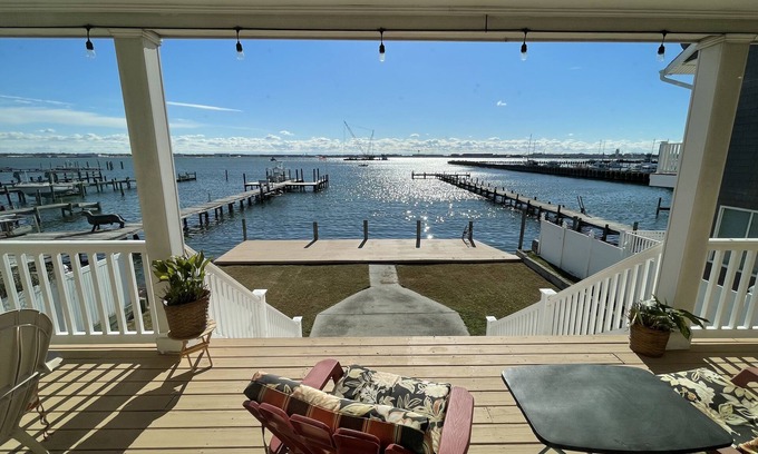 Willoughby Spit House | Big Waterfront House W/Amazing View And Swim Deck 3 Bedroom Home