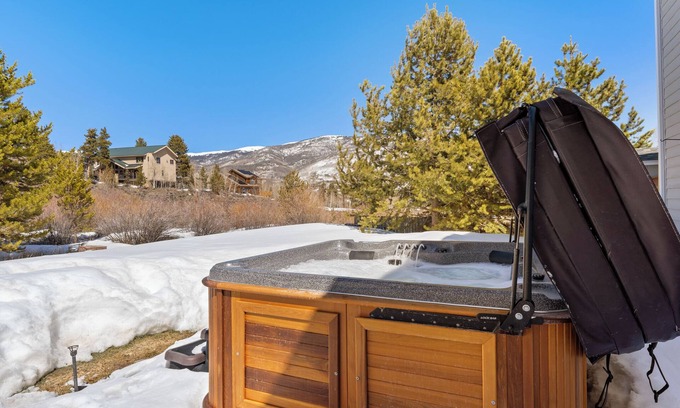 Willowbrook Meadows Cottage | Bighorn Lodge by Summit County Mountain Retreats