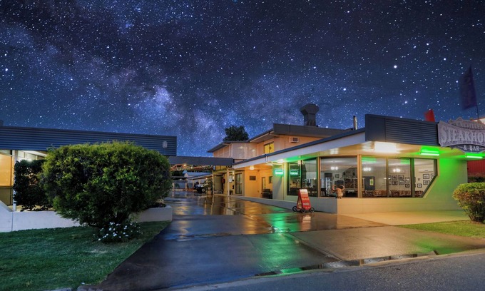 Biloela Hotel | Biloela Centre Motel & Grevillea Steakhouse & Bar