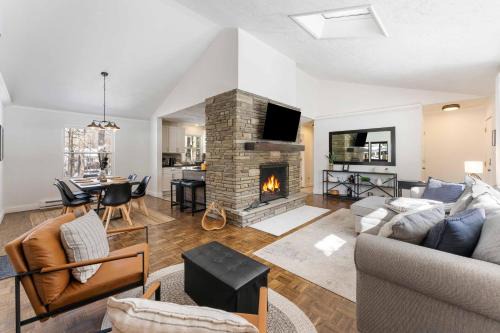 Blakeslee House | Birchwood by AvantStay Game Room Lake Access