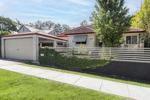 Indooroopilly House | Bird And Leaf Cottage